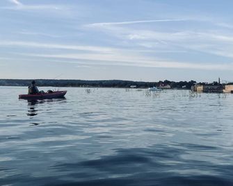 Cozy Lake Cabin ; private Hot Tub , pool & kayaks possibly shared. - Buchanan Dam - Pool