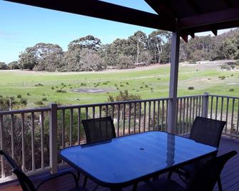Cosy Corner Beach Cottages - Torbay - Balcony