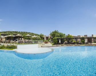 S'Incantu Resort - Villasimius - Piscina