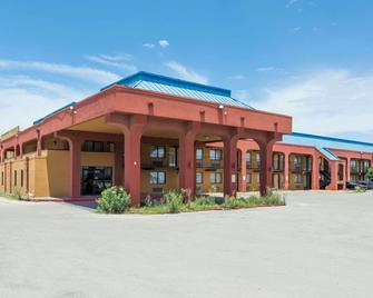 Days Inn by Wyndham Midland - Midland - Building
