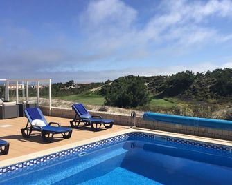 Luxury villa, private pool, quiet location, view of golf course and ocean - Amoreira - Pool