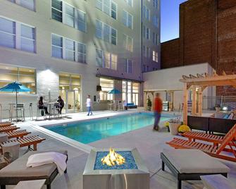 Sleepover Downtown Springfield Studio Apartments - Springfield - Pool