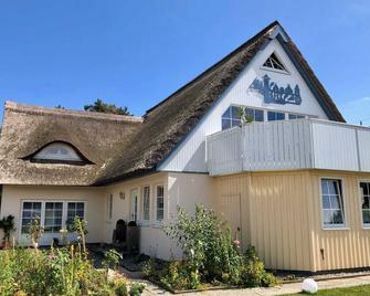 At the beach, Germany - Wustrow (Darss) - Gebäude
