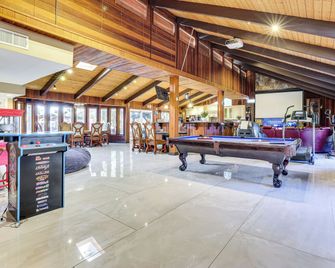 1-Acre Las Vegas Getaway: Pool, Spa & Tennis Court - Las Vegas