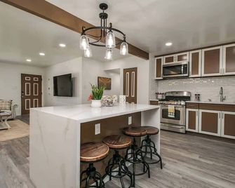 Historic District Gem w/ Modern Style & Amenities! - Phoenix - Dapur