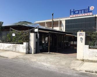 Hotel Grotte - Patti - Edificio