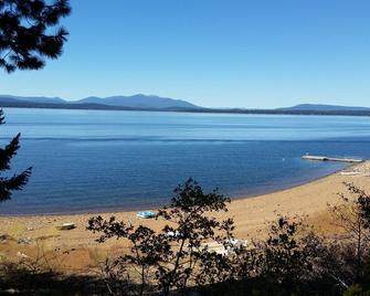 Iconic Lake House with Panoramic Water Views & Semi-Private Beach - Westwood - Playa