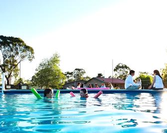 Murray Gardens Country Cottages & Motel - Stanthorpe - Svømmebasseng
