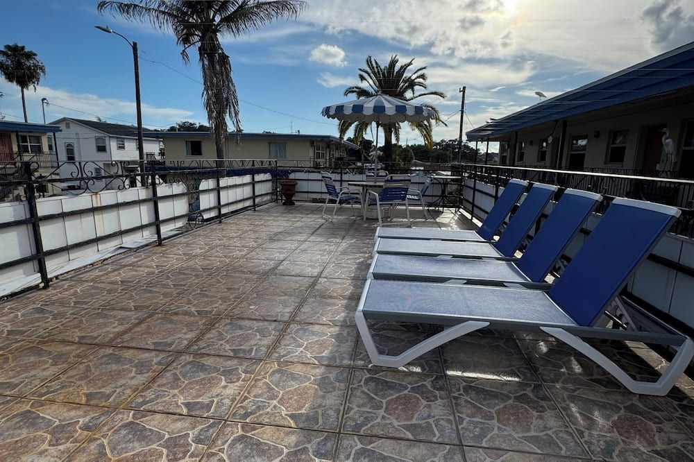 Belleair Village Motel - לארגו