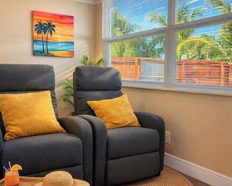 Triluxe Inn & Studios - Fort Myers - Sala de estar