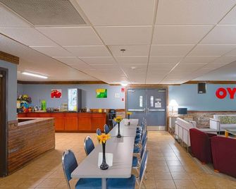 Studio | Non-Smoking |Redwood Falls - Redwood Falls - Front desk