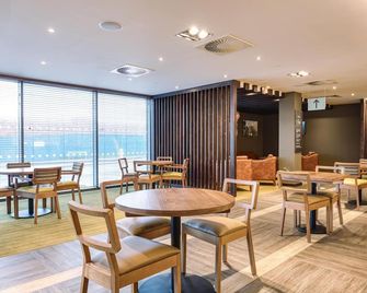 Premier Inn Wokingham Town Centre - Woking - Restaurant