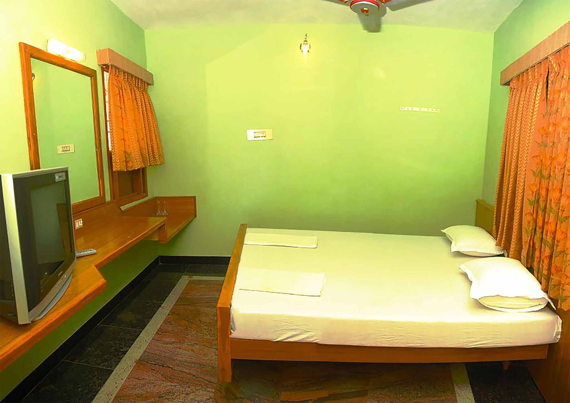 Vinodhara Guest House - Mahabalipuram - Bedroom