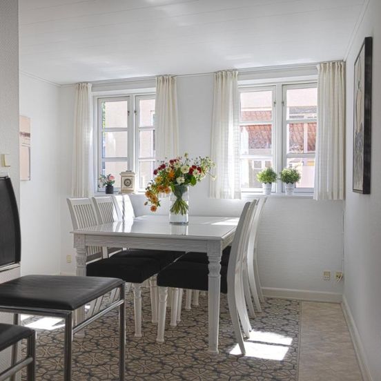 Townhouse In The Heart Of The City Of Roses – Hobro