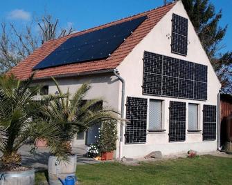 Holiday apartment Hähnichen for 1 - 4 persons with 2 bedrooms - Holiday apartment - Stannewisch - Building