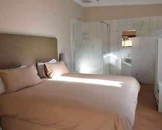 Paul Kruger 63 - Robertson - Bedroom