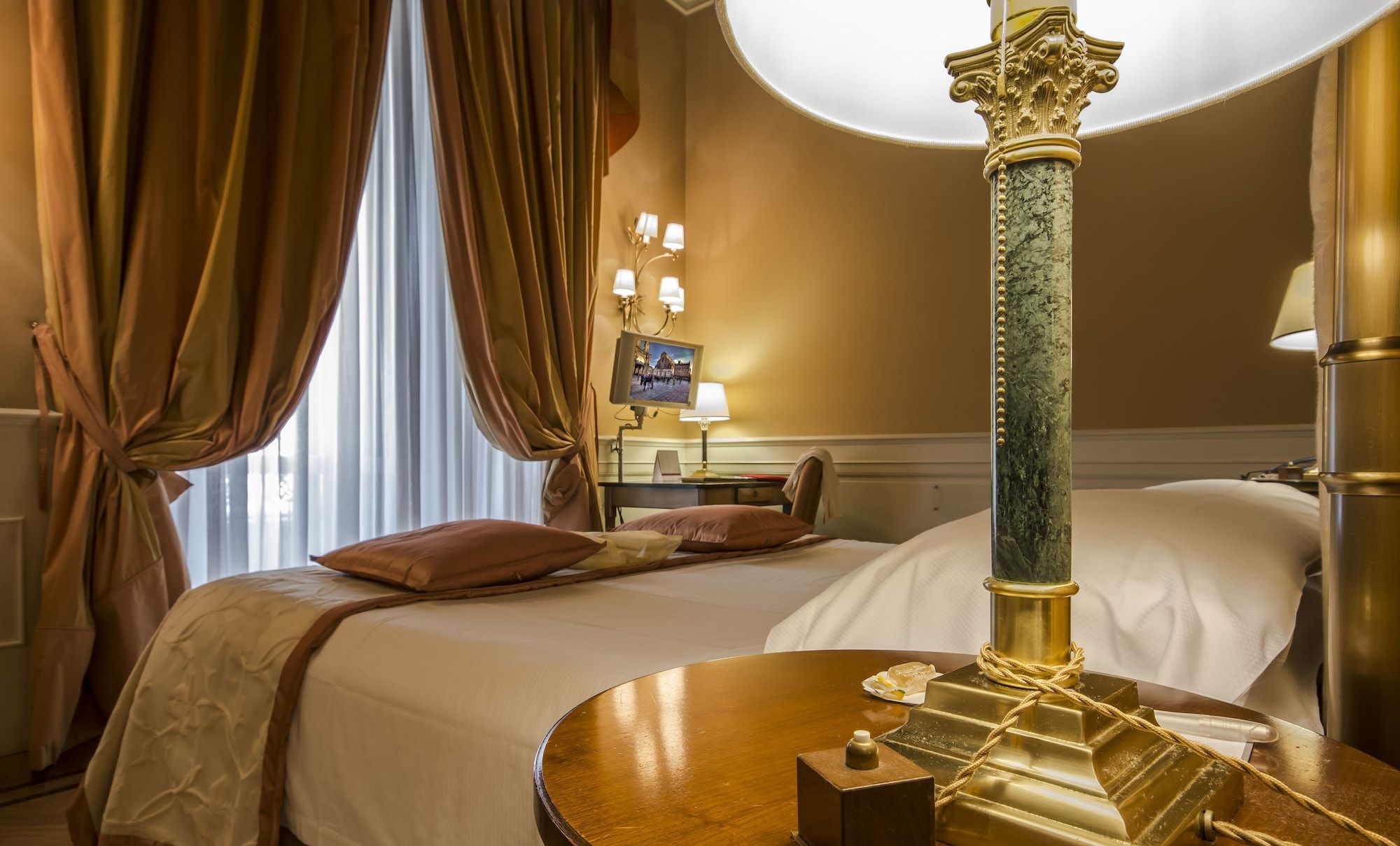 Hotel Corona d'Oro - Bologna - Schlafzimmer