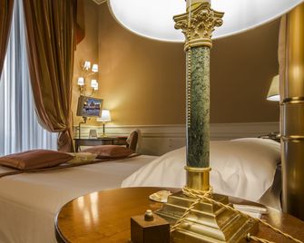 Hotel Corona d'Oro - Bologna - Schlafzimmer
