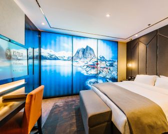 Kunlun Heyue Hotel (Qingdao Olympic Sailing Center May Fourth Square Branch) - Qingdao - Bedroom