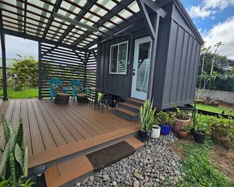 Country Charm Meets Simple Living in this Cozy Tiny Home - Kapaau - Patio