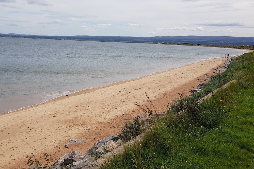 Pleasant Point Holiday Cottages - Fortrose - Beach