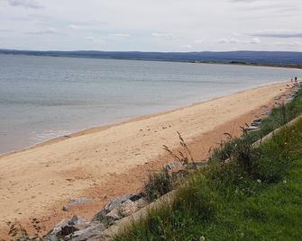 Pleasant Point Holiday Cottages - Fortrose - Strand
