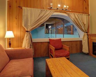 Fireside Inn & Suites Gilford - Gilford - Sala de estar