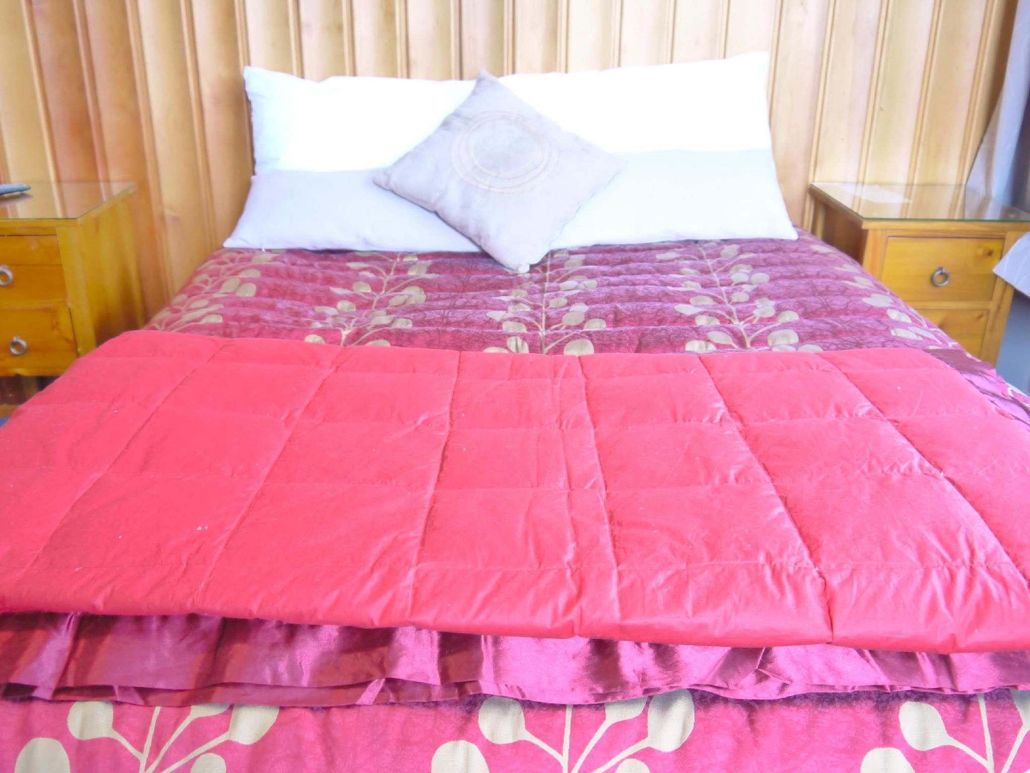 Franz Josef Holiday Rentals - Franz Josef Glacier - Bedroom