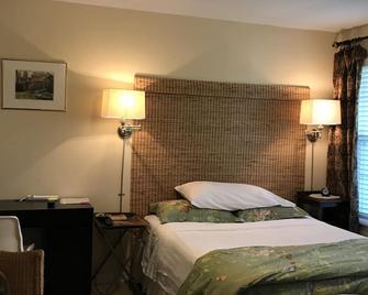 Efficiency/Room With Garage, Kitchen Bar And A Separate Entrance From The Garage - Winter Springs - Bedroom