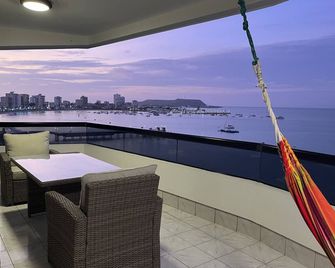 Ocean front view Apartment - Salinas - Balcony