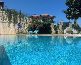 White Suites Icmeler - Marmaris - Piscina
