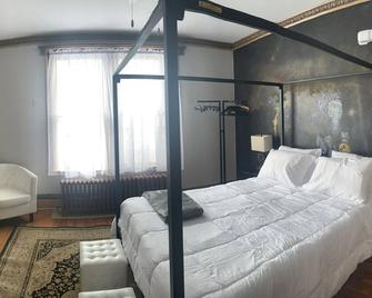 Park Place Row House Unit 2 - Geneva - Bedroom