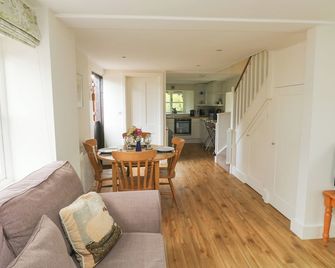 Bantam Cottage, Pet Friendly, With A Garden In Ottery St Mary - Ottery St. Mary - Living room