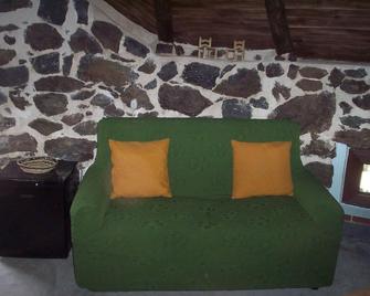 Ovile Juanne Loddo - Orosei - Wohnzimmer