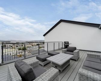 Bayview Luxury 3 Bedroom Apartment First - Downings - Балкон