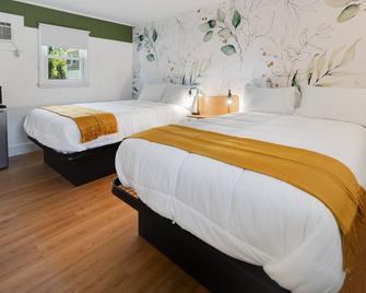 Birches Motel - Gansevoort - Bedroom