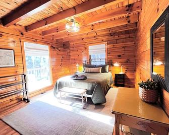 Horseshoe Falls-Rrg-Hot Tub! - Slade - Habitación