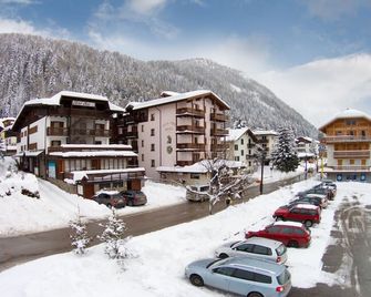 Hotel Villa Emma - Madonna di Campiglio - Vista del exterior