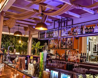 艾洛斯精品渡假村及套房 - 卡拉馬孔 - 酒吧