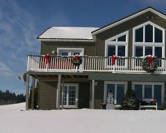 Bear Rock Suites - Colebrook - Building