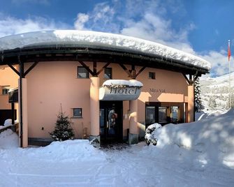 T3 Hotel Mira Val - Flims - Building