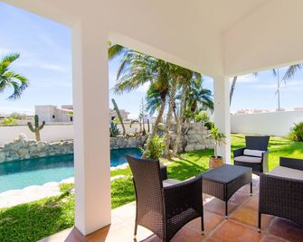Amazing 6,000 sqft house sleeps 10, walk to Beach, Shops and Restaurants - San José del Cabo - Patio