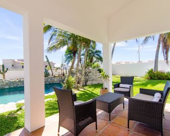 Amazing 6,000 sqft house sleeps 10, walk to Beach, Shops and Restaurants - סן חוסה דל קאבו - פטיו