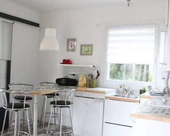 Charming detached house in the hills above Dole - Dole - Küche