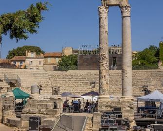 studio in the historic center - Arles - Building