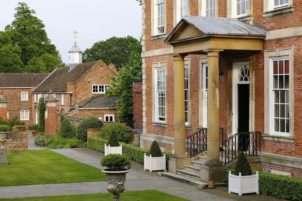 ميديل ثورب هول آند سبا