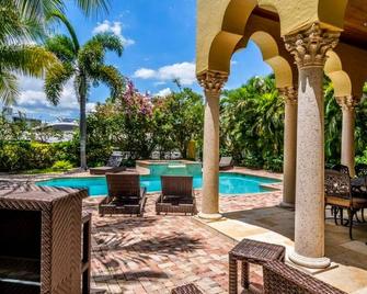 Luxury Villa for Rent - Aventura - Piscina