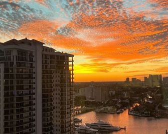 Marriott Beachplace Towers Luxury Guest Room Sl - Fort Lauderdale