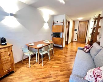 La Casetta Vintage - Central Bormio with Garage - Bormio - Wohnzimmer