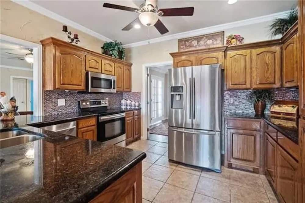 Luxurious & Spacious 6BR w/ Pool/Kayak/Lake/Golf - Cleburne - Kuchyň